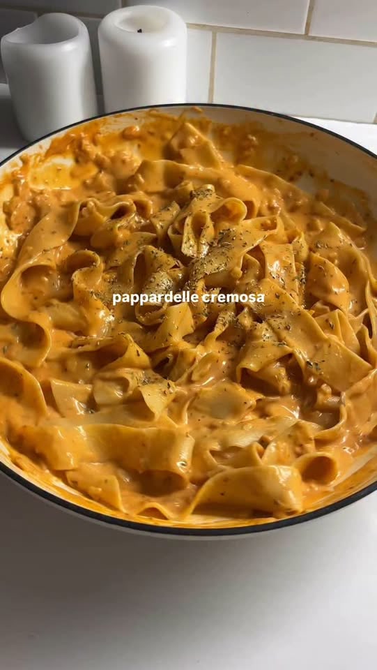 10-Minuten cremige Knoblauch-Pappardelle