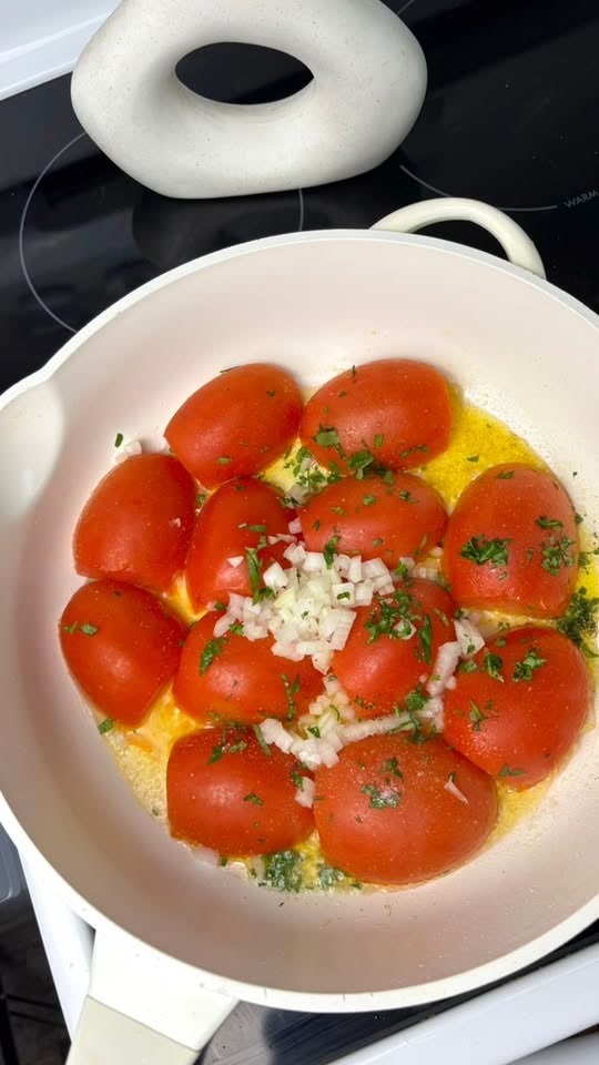 Cremige Thunfisch-Tomaten-Pasta in 10 Minuten