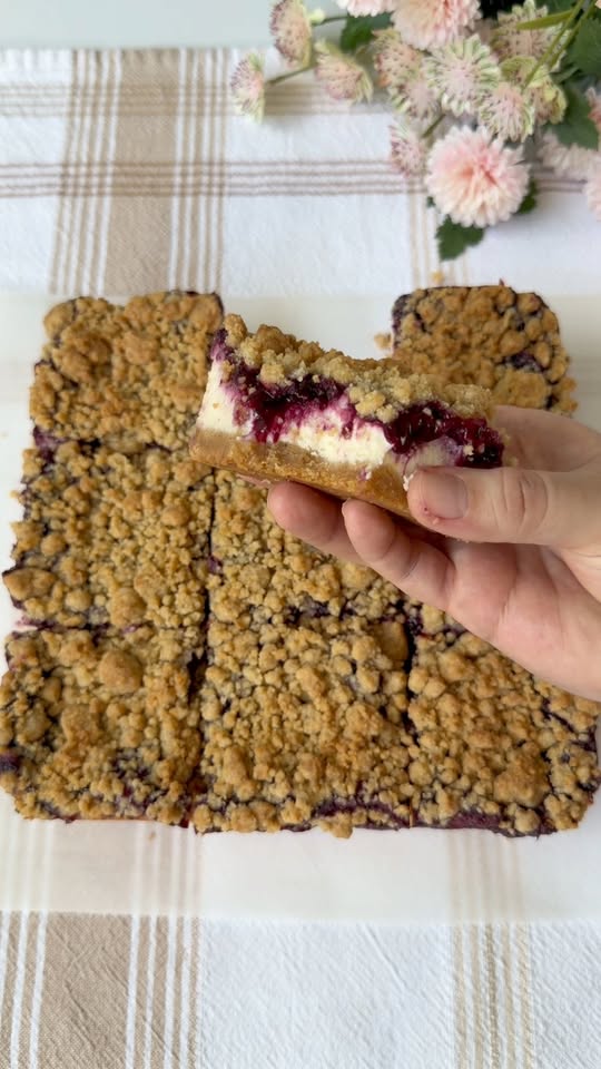 Mixed Berry Crumble Cheesecake Bars