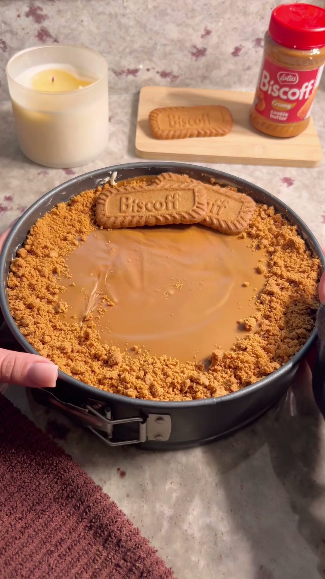 No-Bake Creamy Biscoff Cheesecake Crust