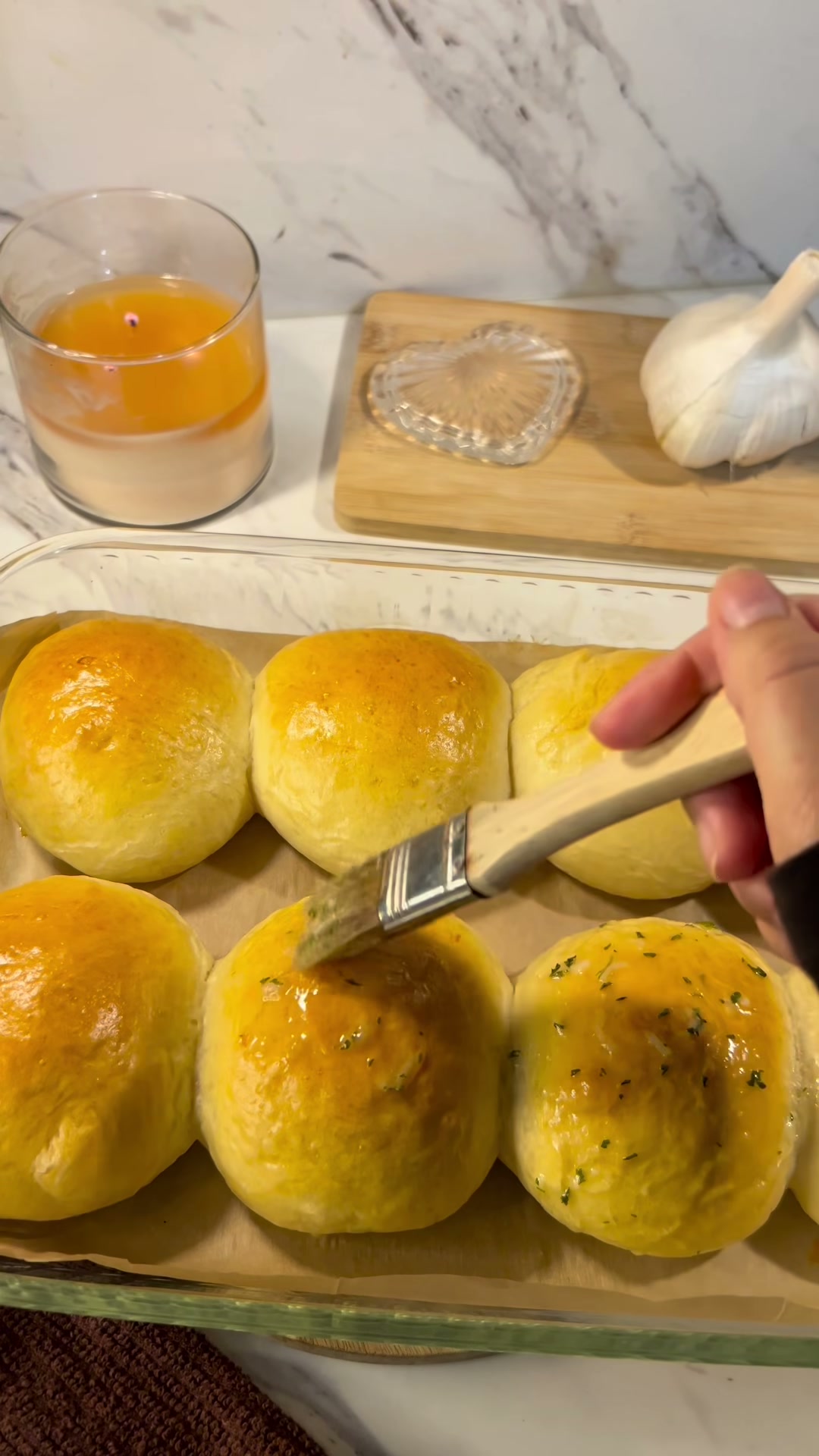 Cheesy Garlic Dinner Rolls