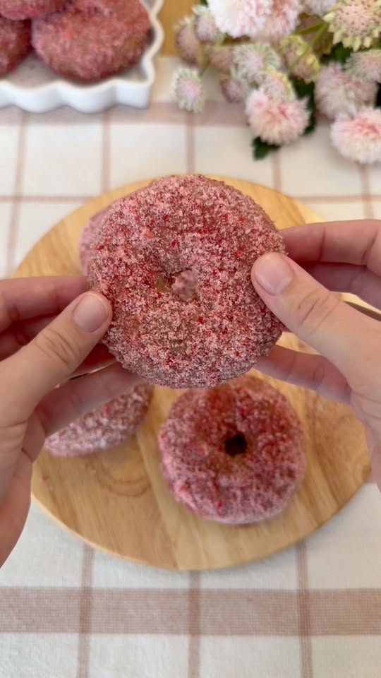 Baked Strawberry Sugar Donuts