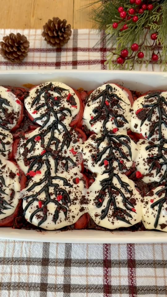 Stranger Things Cinnamon Rolls