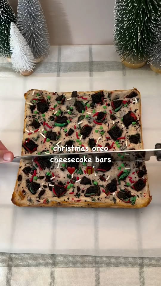 Christmas Oreo Cheesecake Bars