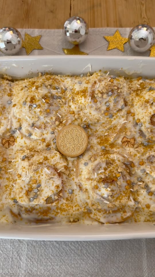 These Soft & Gooey Golden Oreo Cinnamon Rolls