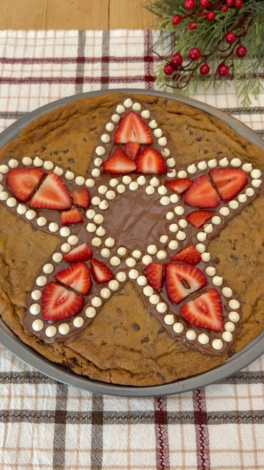 Stranger Things Demogorgon Cookie Pizza