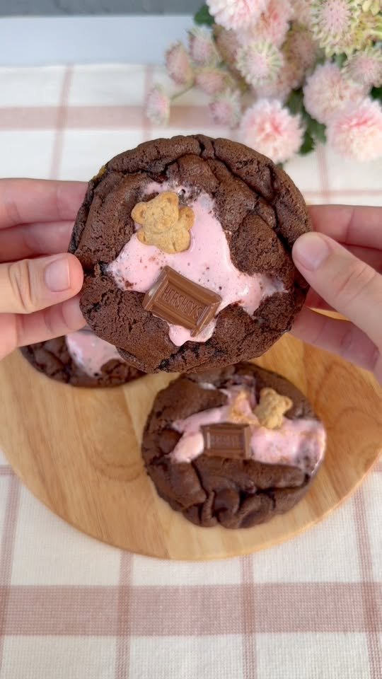 Chocolate Strawberry S'Mores Cookies