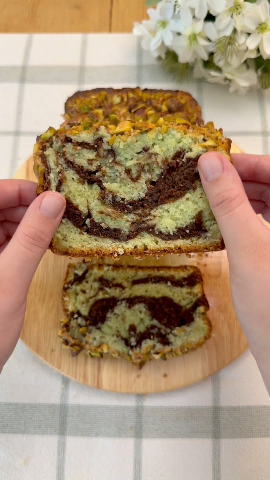 How To Make A Starbucks-Inspired Chocolate Pistachio Marble