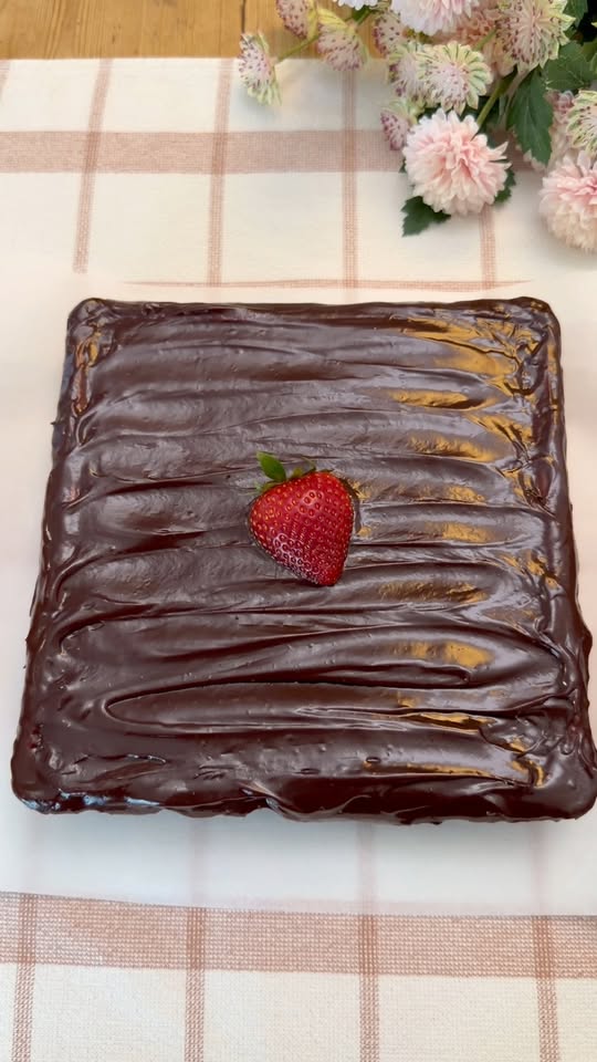 Chocolate Covered Strawberry Cheesecake Bars
