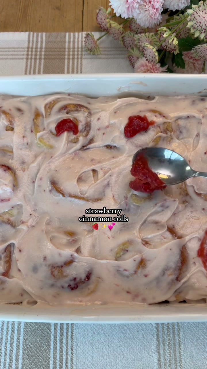 Strawberry Cinnamon Rolls