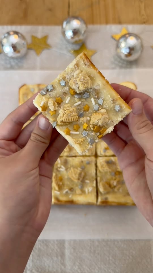 Golden Oreo Cheesecake Bars
