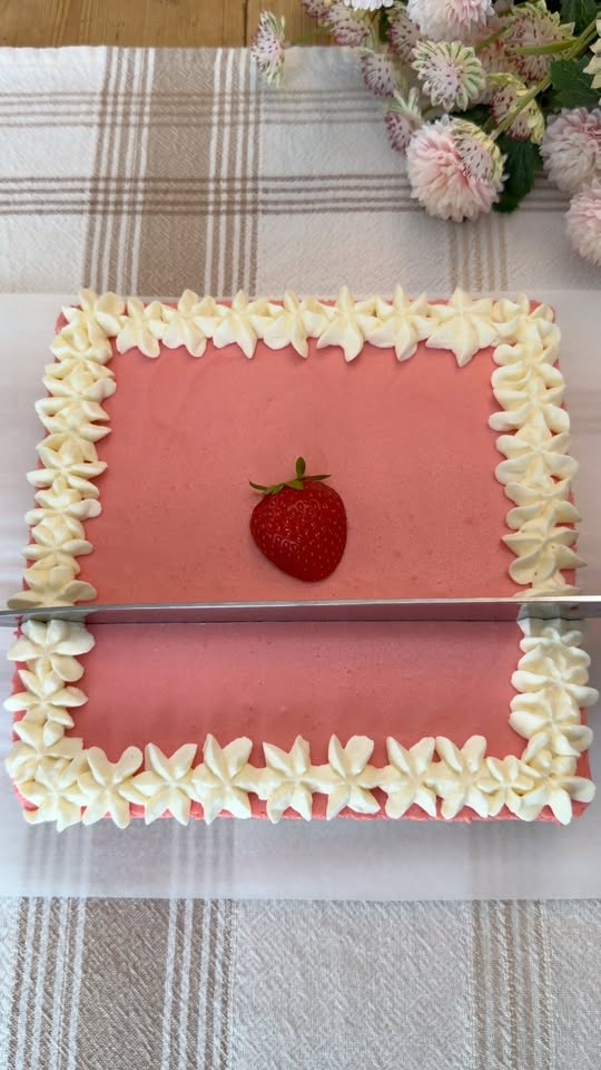 No-Bake Strawberry Cream Bars