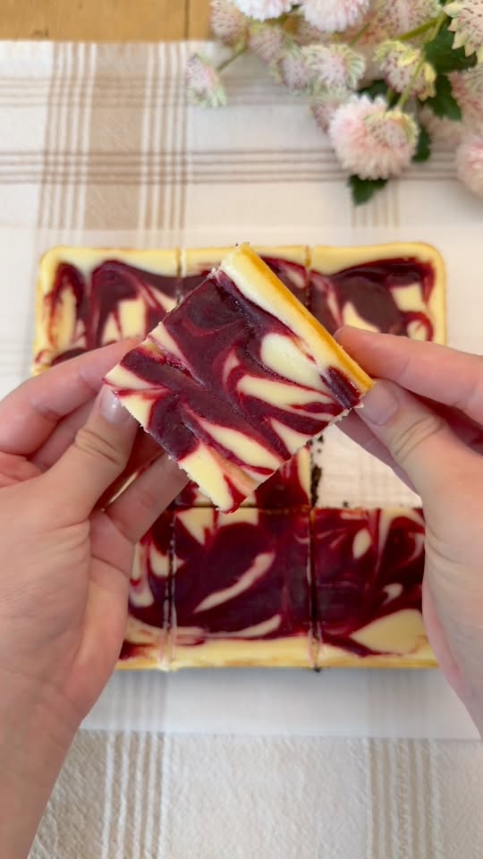 White Chocolate Raspberry Cheesecake Bars