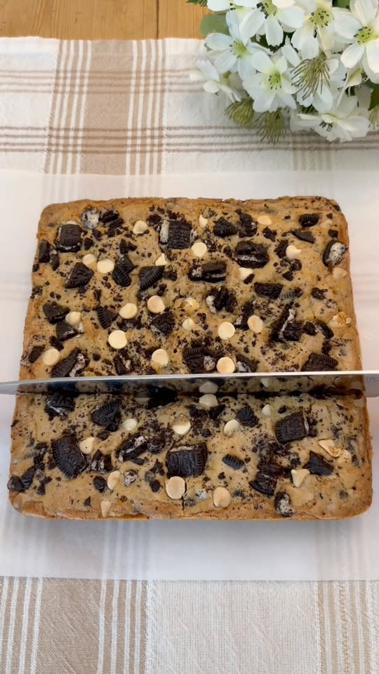 Oreo White Chocolate Chip Blondies