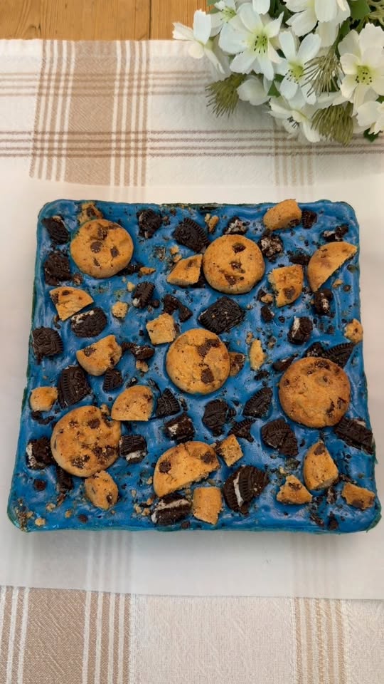 Cookie Monster Cheesecake Bars