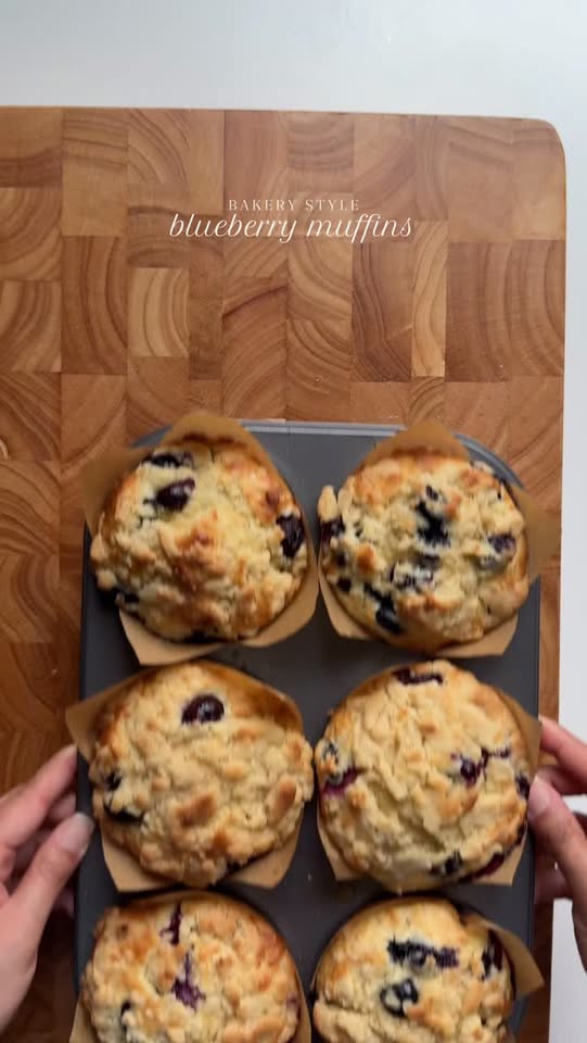 Bakery-Style blueberry Muffins