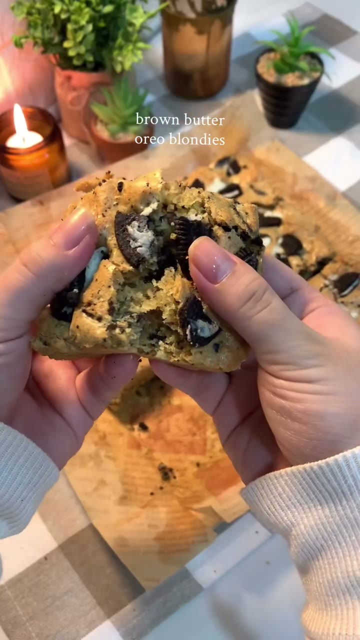 Brown butter oreo blondies