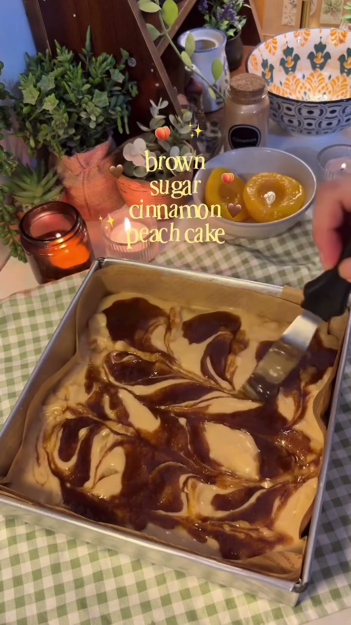 Pfirsichkuchen mit braunem Zucker und Zimt
