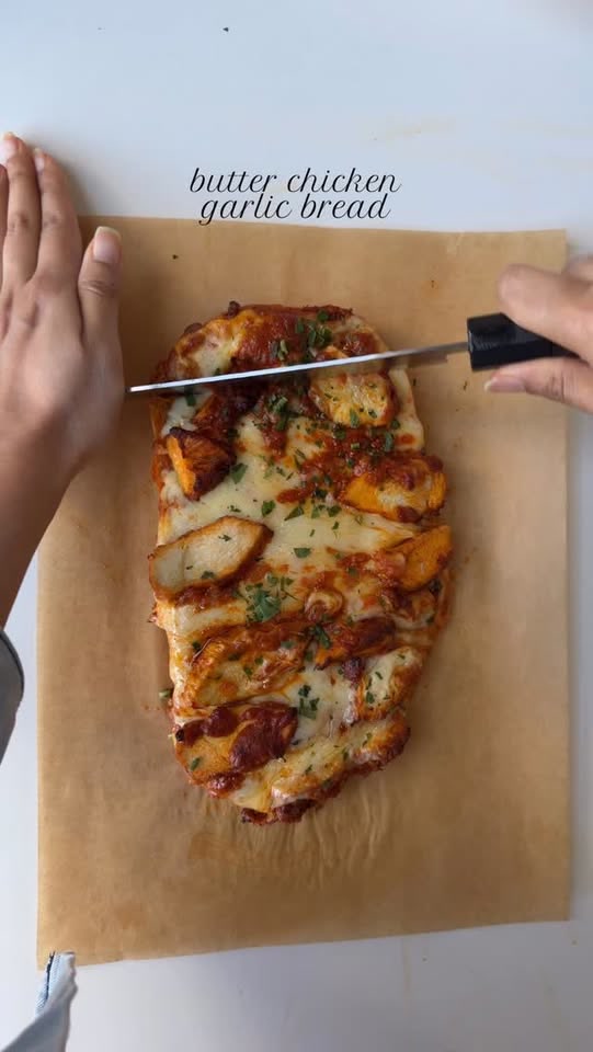 Butter chicken garlic bread