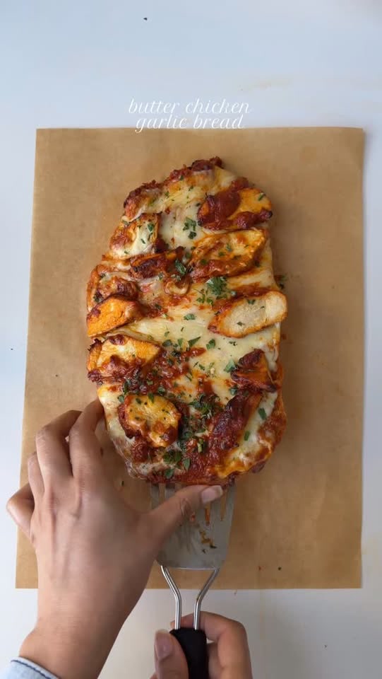 Butter chicken garlic bread
