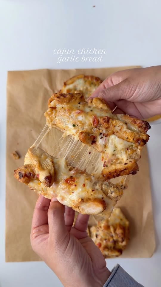 Cajun chicken garlic bread
