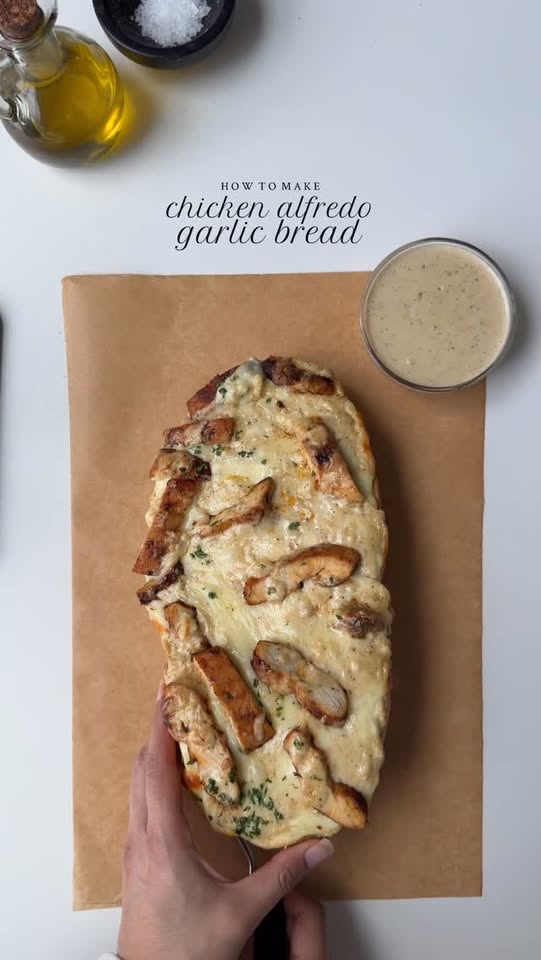Chicken Alfredo Garlic Bread