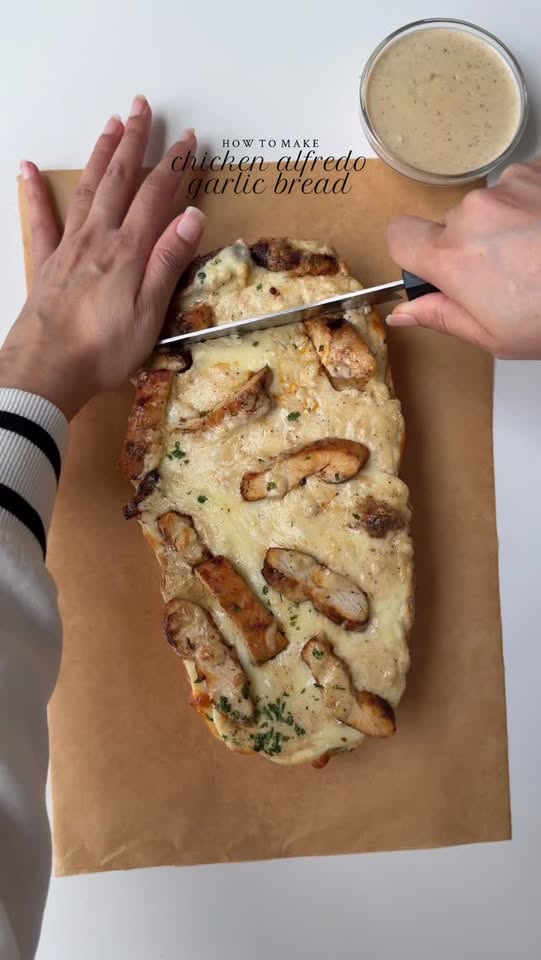Chicken Alfredo Garlic Bread