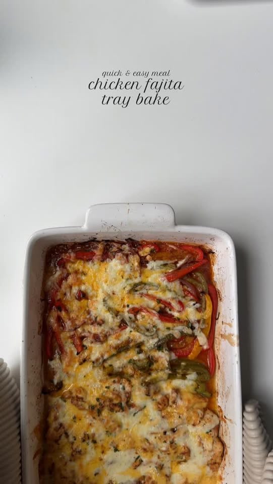 Chicken fajita tray bake