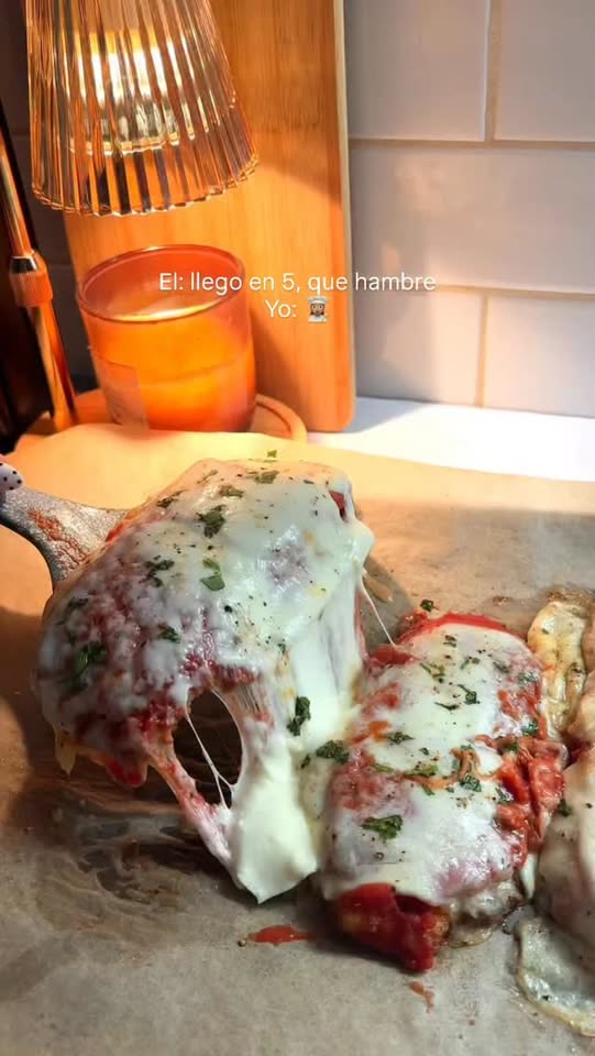 Chicken Parmesan mit Caesar Salad