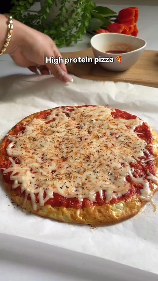 High-Protein-Pizza mit Hüttenkäse-Boden