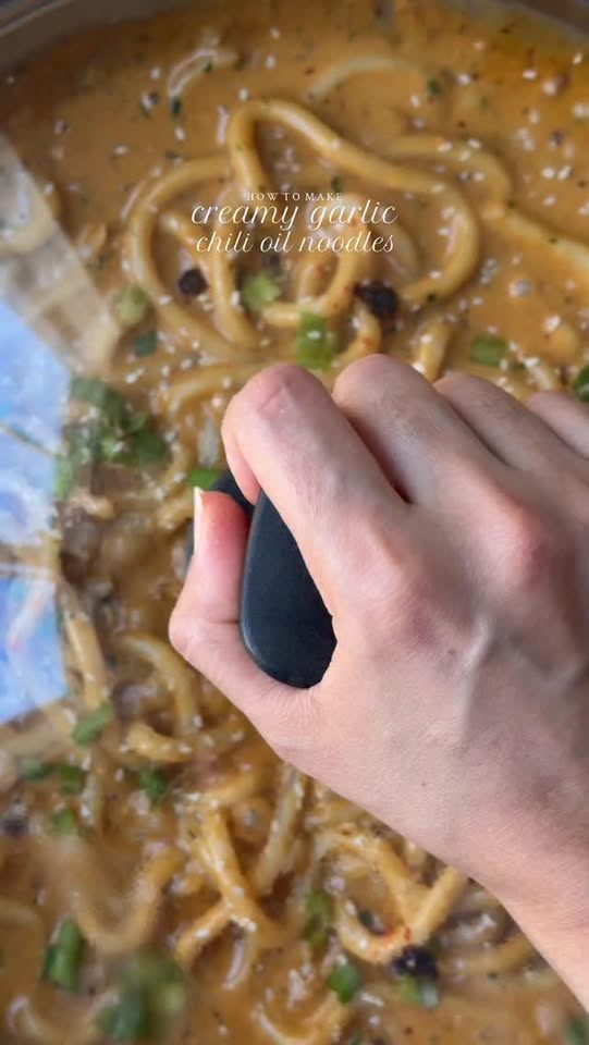 Creamy garlic chili oil noodles