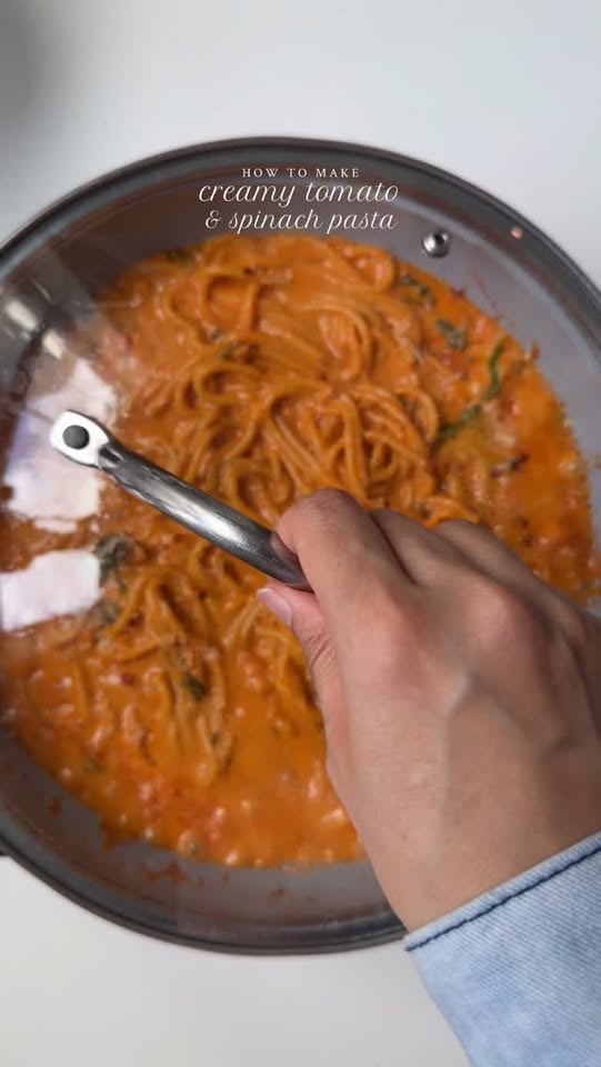 Creamy tomato and spinach pasta