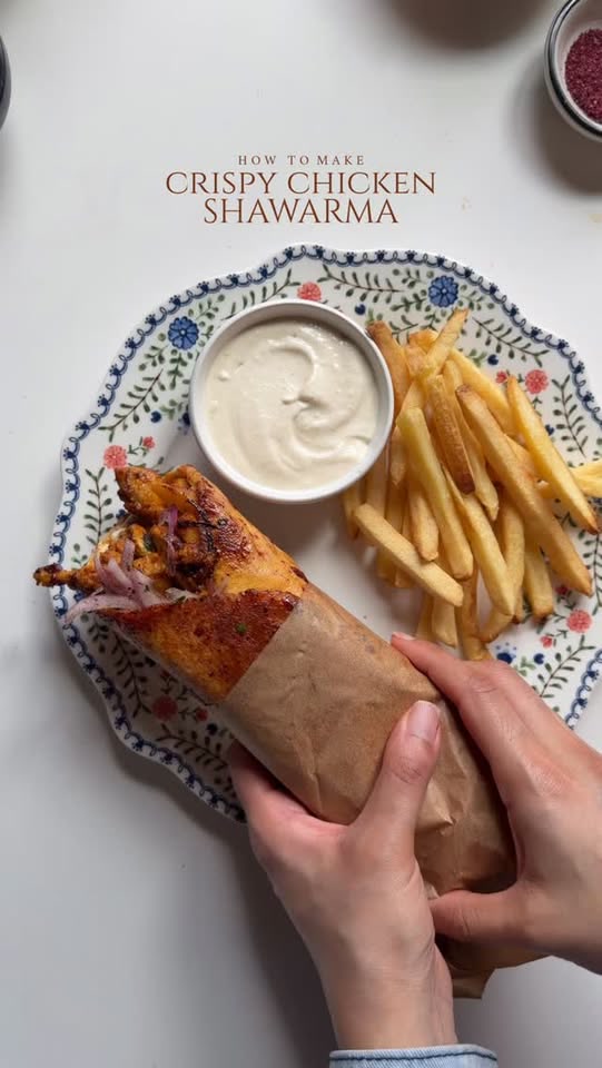 Crispy chicken shawarma
