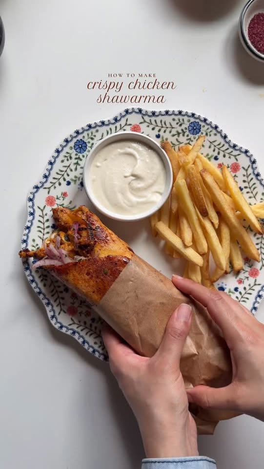 Crispy chicken shawarma