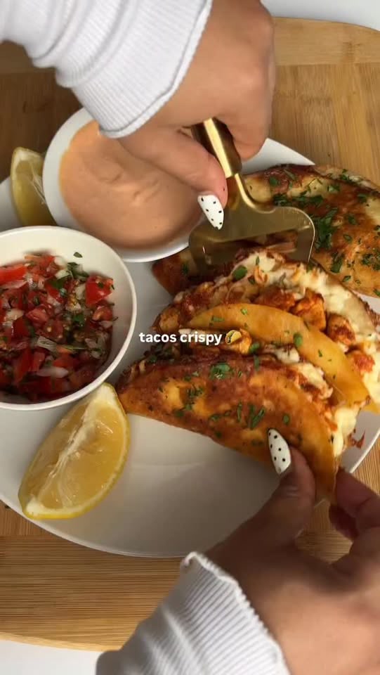 Knusprige Hühnchen-Käse-Tacos