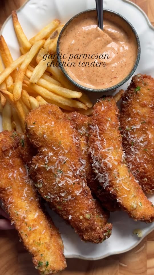 Crispy Garlic Parmesan Chicken tenders with Creamy Chili Sauce