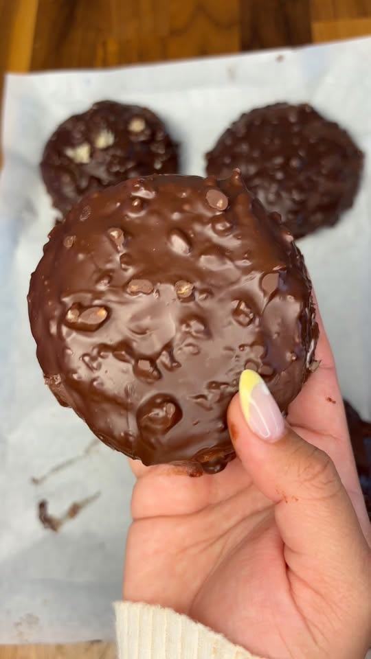 Ferrero-Rocher-Kekse mit Nutella-Füllung