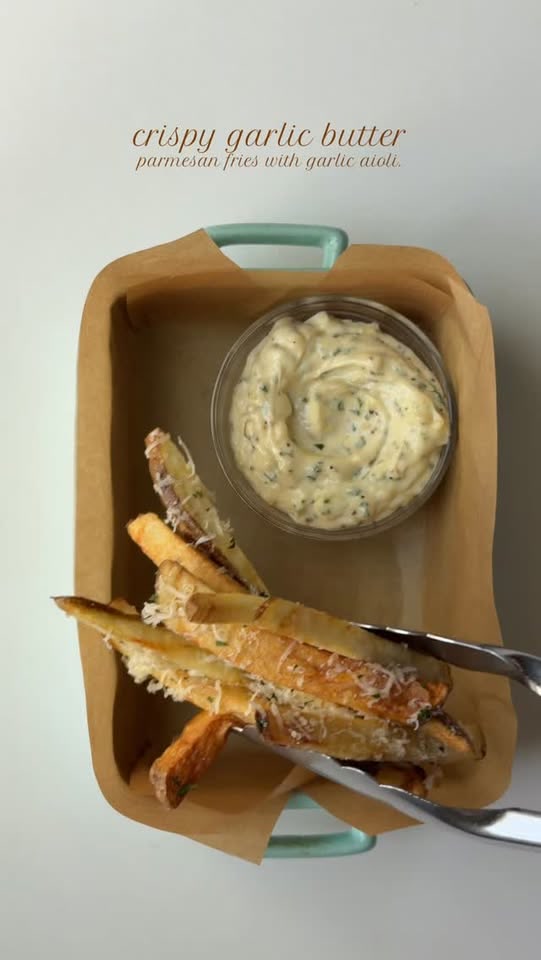 Garlic butter parmesan fries with garlic aioli