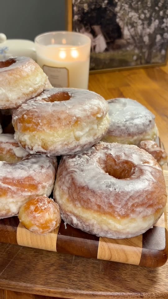 Selbstgemachte glasierte Donuts