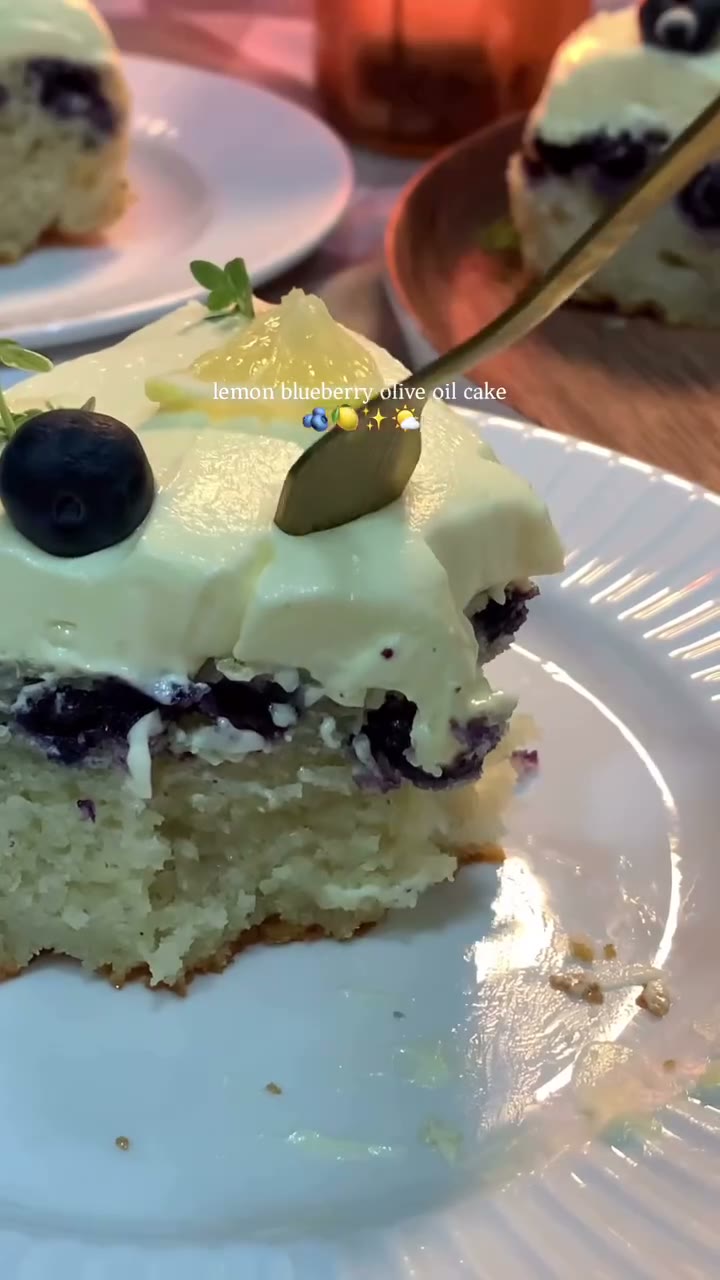 Zitronen-Blaubeer-Olivenölkuchen