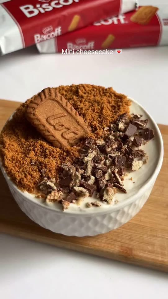 Mini-Biscoff-KitKat-Cheesecake im Glas