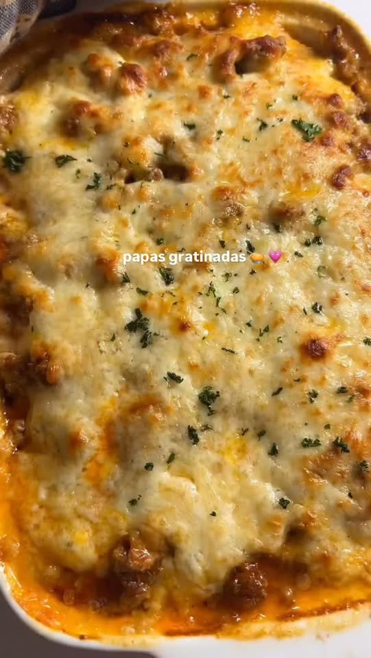 Kartoffelgratin mit Röstknoblauch und Hackfleisch