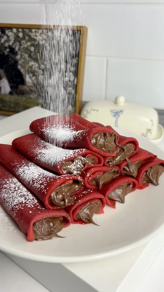 Red Velvet Crêpes mit Nutella