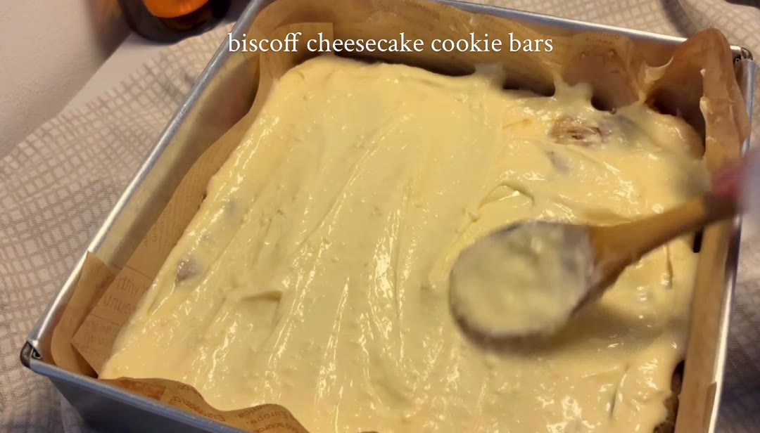 Biscoff-Blondies mit Frischkäse-Swirl