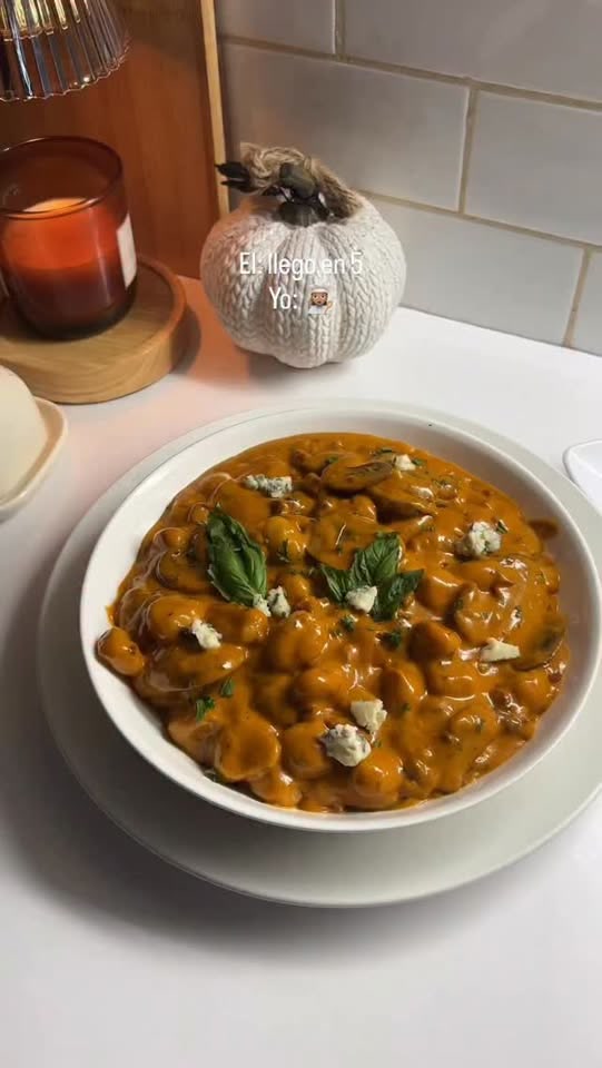 Vodka-Sauce-Gnocchi mit Pancetta und Pilzen